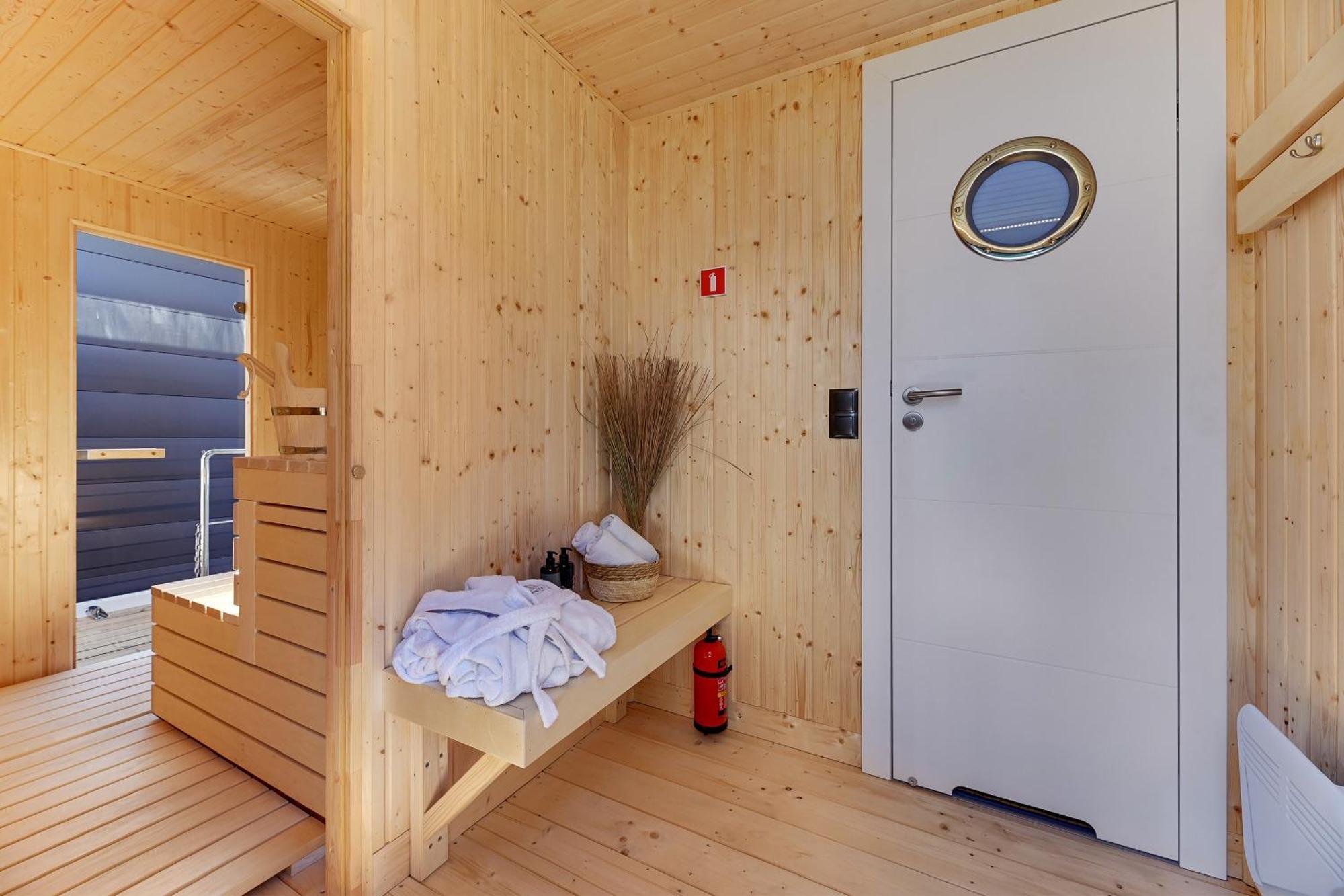 Domy Na Wodzie - La Mare Motlava Houseboats With Sauna By Downtown Apartments Гданьск Экстерьер фото