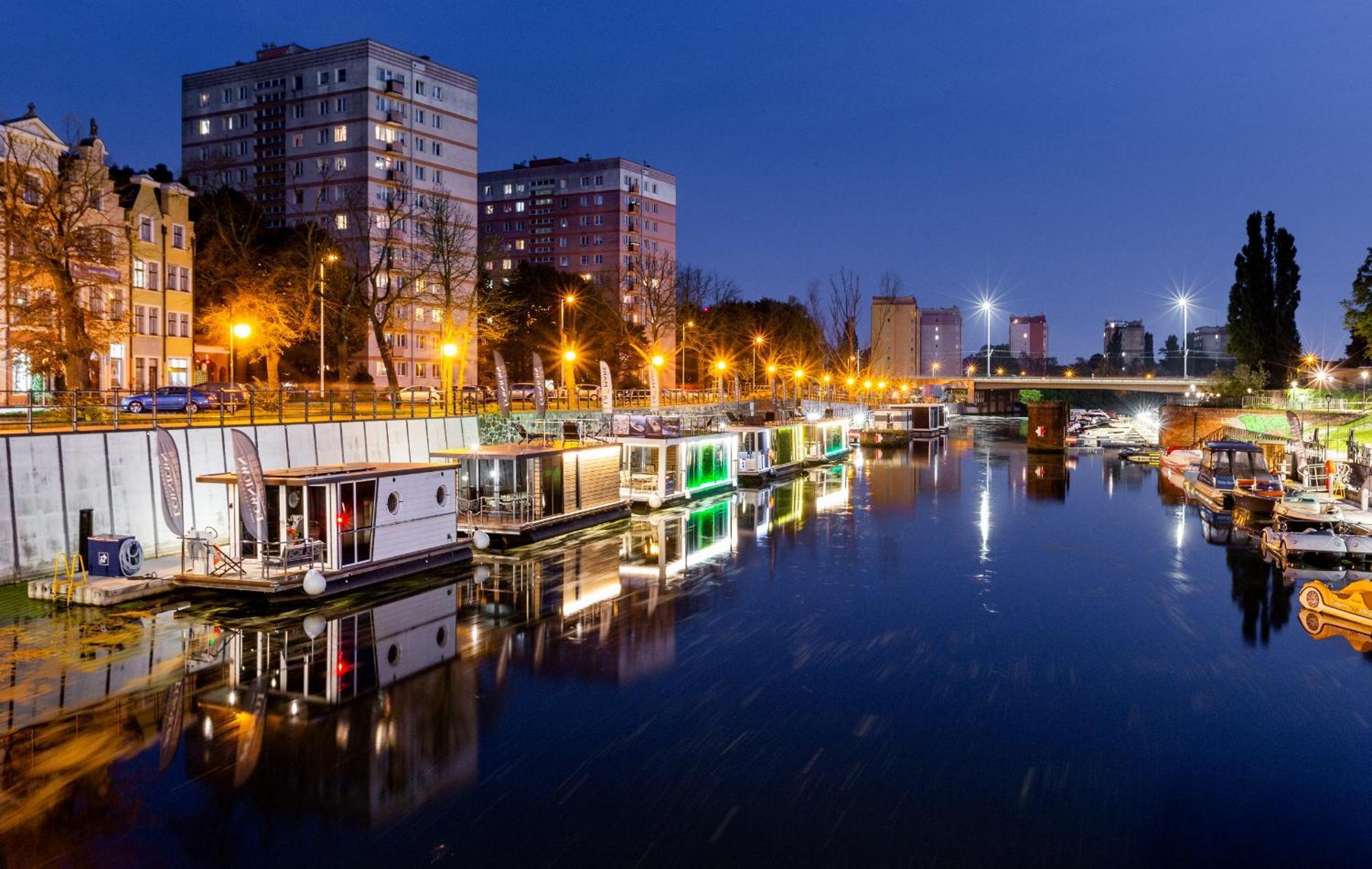 Domy Na Wodzie - La Mare Motlava Houseboats With Sauna By Downtown Apartments Гданьск Экстерьер фото