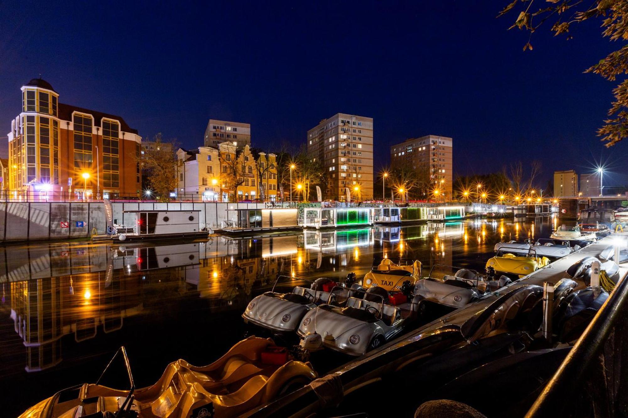 Domy Na Wodzie - La Mare Motlava Houseboats With Sauna By Downtown Apartments Гданьск Экстерьер фото