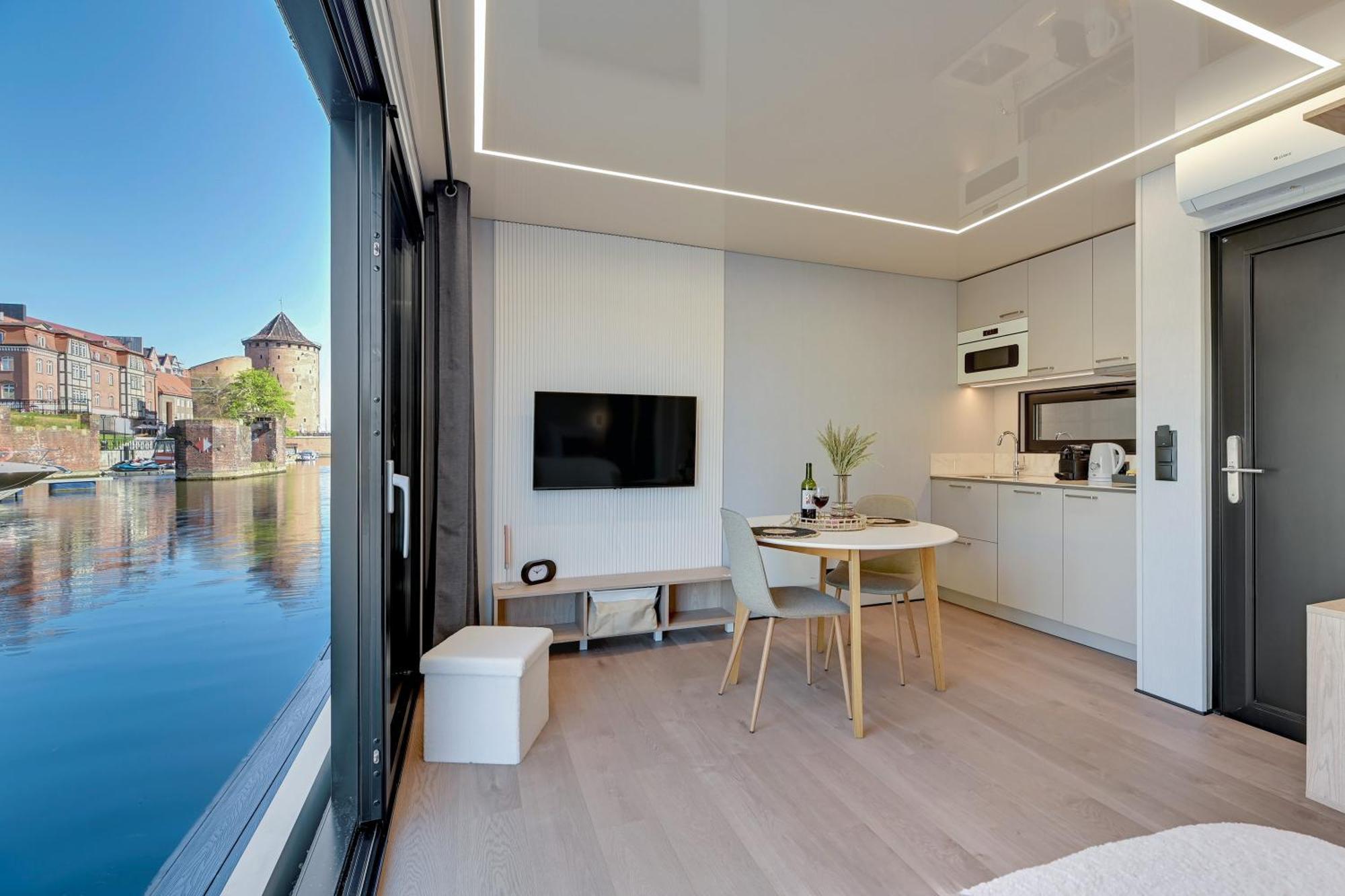 Domy Na Wodzie - La Mare Motlava Houseboats With Sauna By Downtown Apartments Гданьск Номер фото