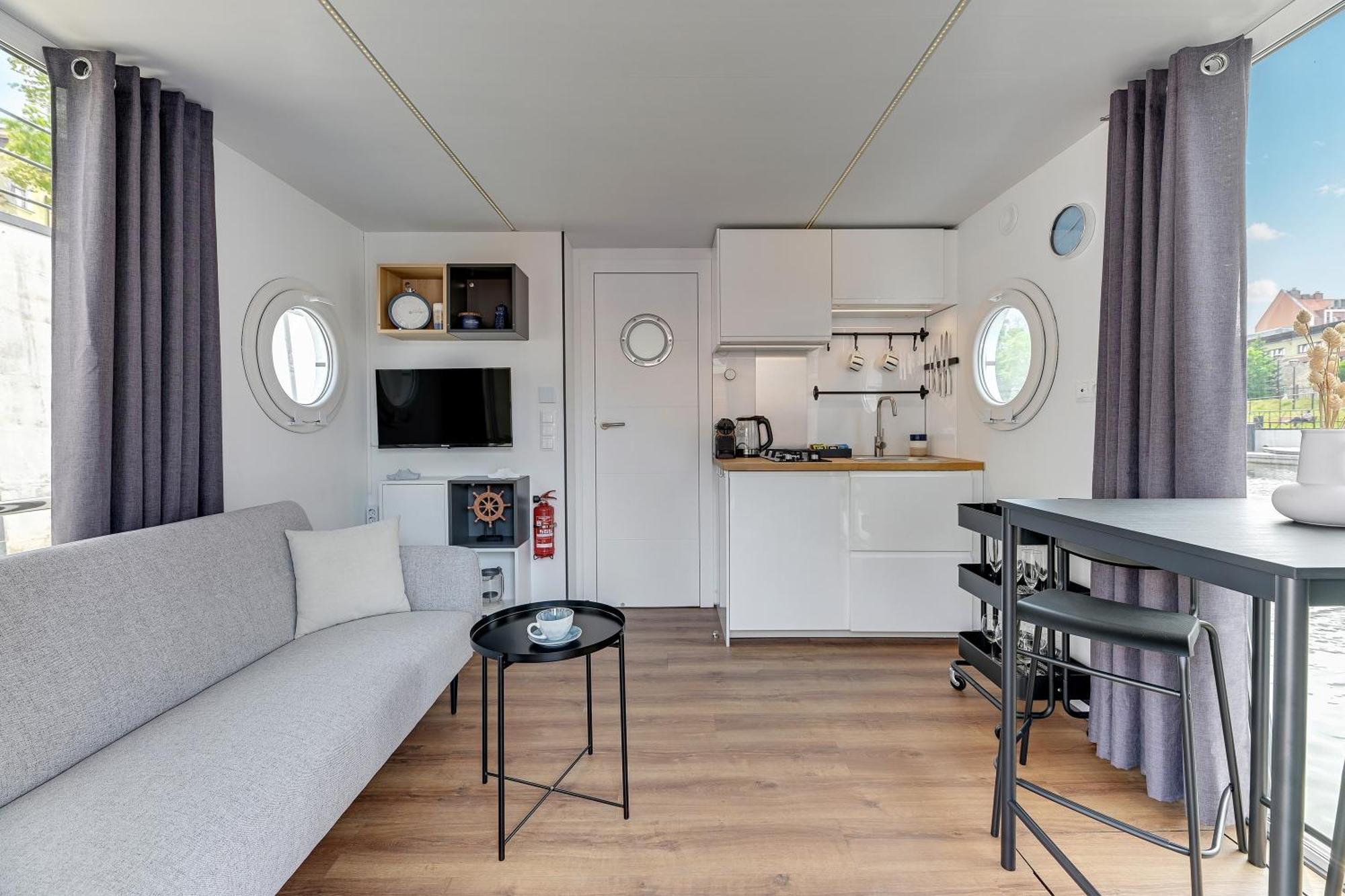 Domy Na Wodzie - La Mare Motlava Houseboats With Sauna By Downtown Apartments Гданьск Номер фото